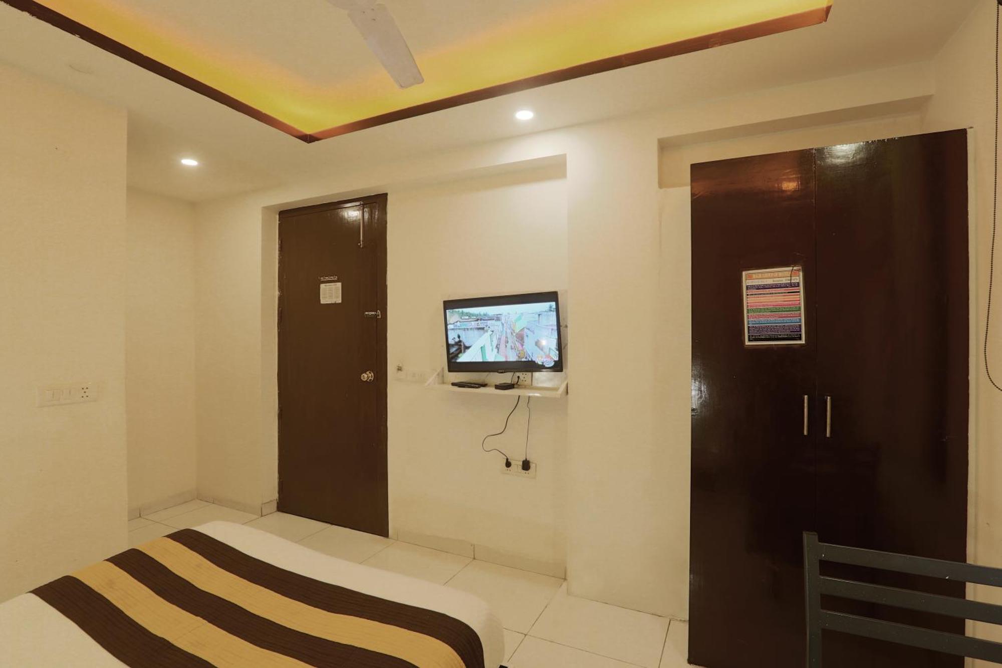 Hotel Triton Grand At Delhi Airport Yeni Delhi Dış mekan fotoğraf