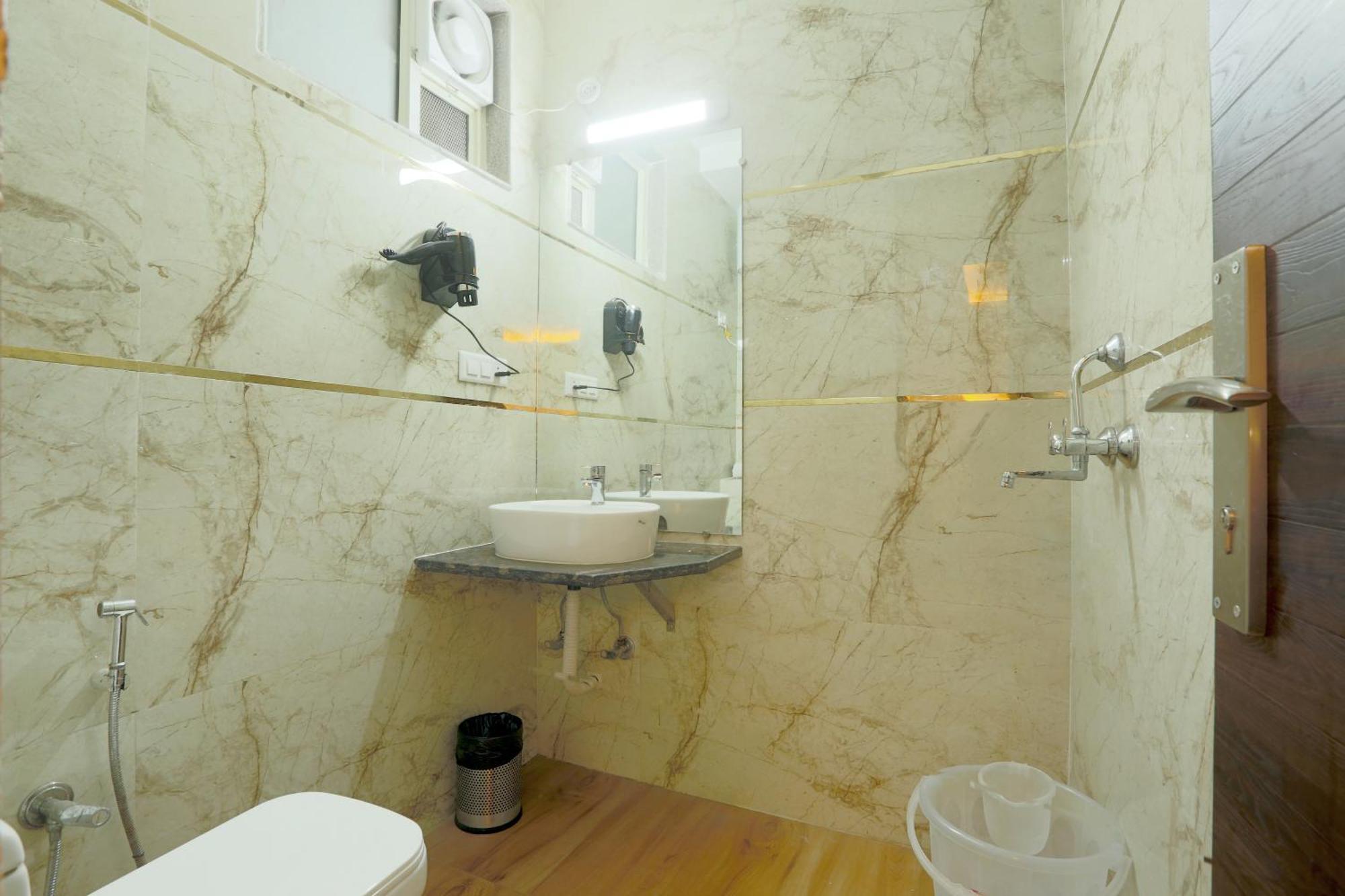 Hotel Triton Grand At Delhi Airport Yeni Delhi Dış mekan fotoğraf
