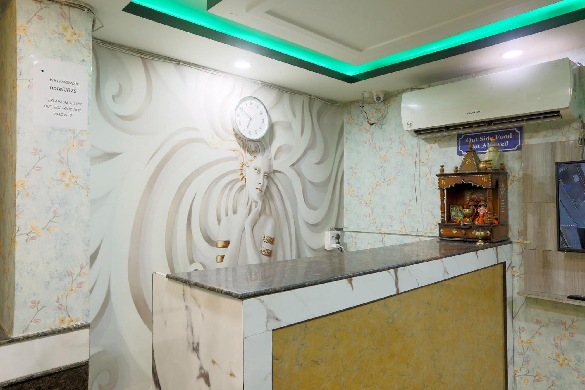 Hotel Triton Grand At Delhi Airport Yeni Delhi Dış mekan fotoğraf
