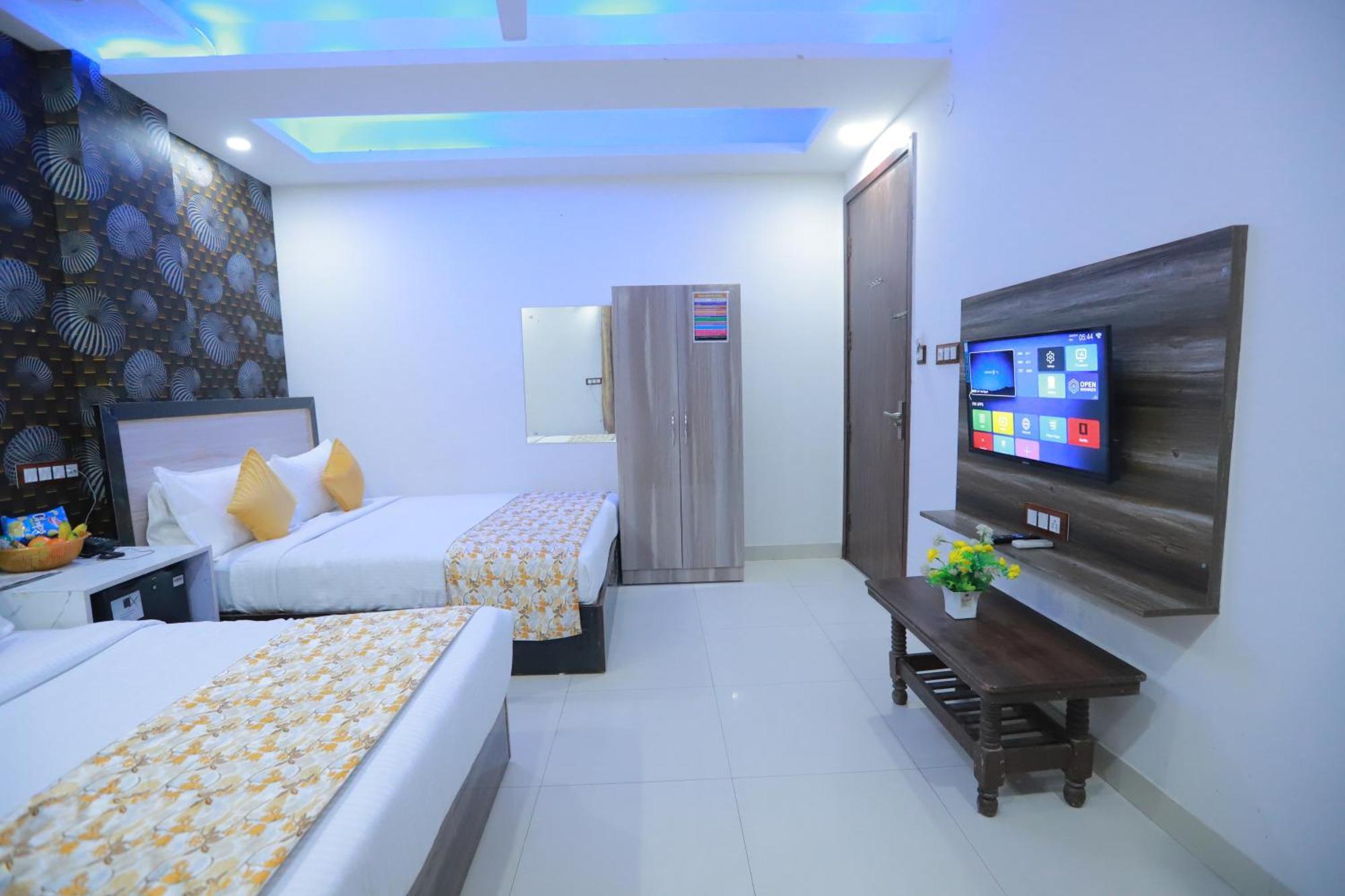 Hotel Triton Grand At Delhi Airport Yeni Delhi Dış mekan fotoğraf